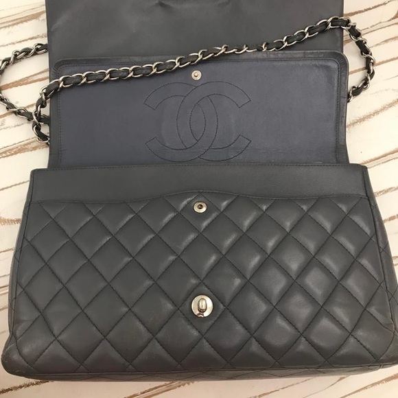 SOLD.Chanel Maxi Classic Bag Lambskin - Picture 2 of 8